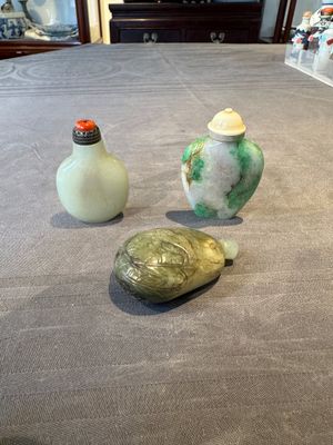 Three Chinese jade snuff bottles, 19/20th C. — foto 1