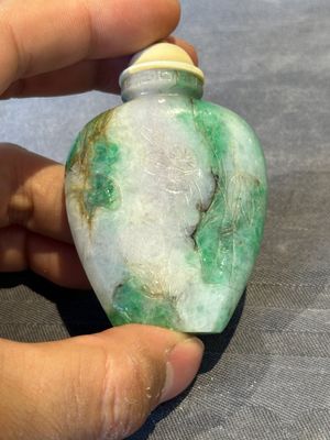 Three Chinese jade snuff bottles, 19/20th C. — foto 18