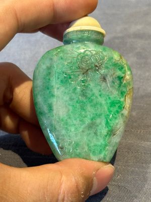 Three Chinese jade snuff bottles, 19/20th C. — foto 20