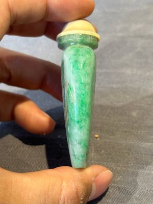 Three Chinese jade snuff bottles, 19/20th C. — foto 21