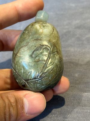 Three Chinese jade snuff bottles, 19/20th C. — foto 10