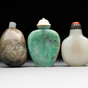 Three Chinese jade snuff bottles, 19/20th C. — foto 1