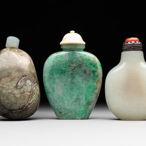 Three Chinese jade snuff bottles, 19/20th C. — foto 2