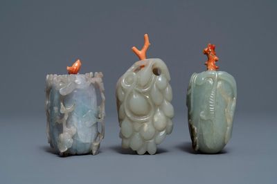 Three Chinese jade snuff bottles with coral stoppers, 19/20th C.