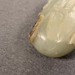 Three Chinese jade snuff bottles with coral stoppers, 19/20th C. — 照片 23