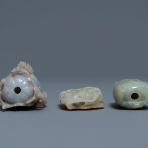 Three Chinese jade snuff bottles with coral stoppers, 19/20th C. — 照片 4