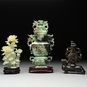 Three Chinese jade vases and covers, 20th C. — photo 1