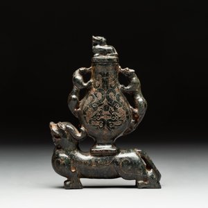 Three Chinese jade vases and covers, 20th C. — photo 14