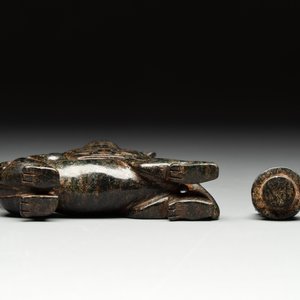 Three Chinese jade vases and covers, 20th C. — photo 19