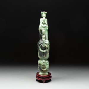Three Chinese jade vases and covers, 20th C. — photo 3