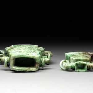 Three Chinese jade vases and covers, 20th C. — photo 7