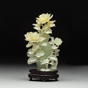 Three Chinese jade vases and covers, 20th C. — photo 8