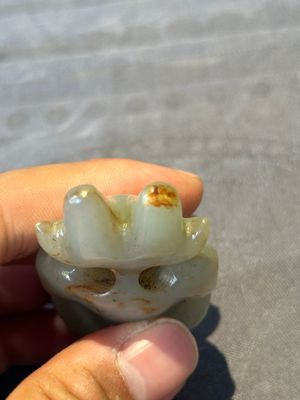 Three Chinese jades and an agate belt hook, Shang and later — photo 11