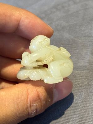Three Chinese jades and an agate belt hook, Shang and later — photo 16