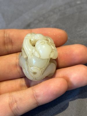 Three Chinese jades and an agate belt hook, Shang and later — photo 17