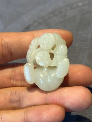 Three Chinese jades and an agate belt hook, Shang and later — photo 18