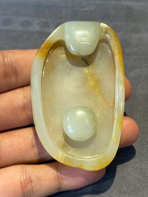 Three Chinese jades and an agate belt hook, Shang and later — photo 19