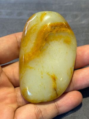 Three Chinese jades and an agate belt hook, Shang and later — photo 20