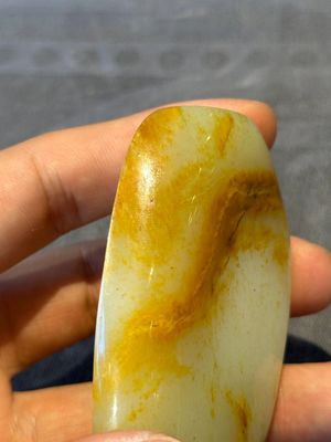 Three Chinese jades and an agate belt hook, Shang and later — photo 21