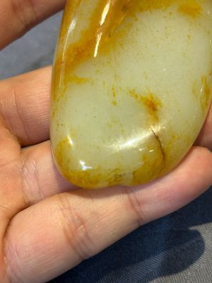 Three Chinese jades and an agate belt hook, Shang and later — photo 23