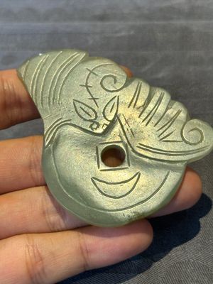 Three Chinese jades and an agate belt hook, Shang and later — photo 27