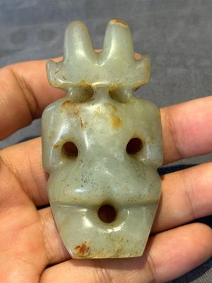 Three Chinese jades and an agate belt hook, Shang and later — photo 4