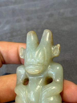 Three Chinese jades and an agate belt hook, Shang and later — photo 6