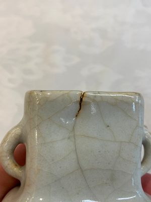 Three Chinese Longquan celadon saucers and an archaistic ge-type vase, Ming/Qing — photo 7