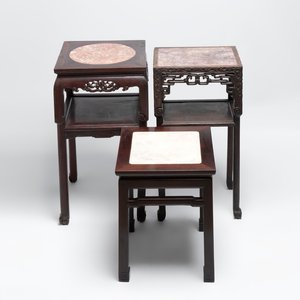 Three Chinese marble-topped hongmu stands, 19/20th C. — photo 1