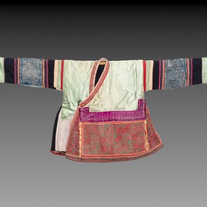 Three Chinese 'Miao' jackets and a pocket, 20th C. — photo 2