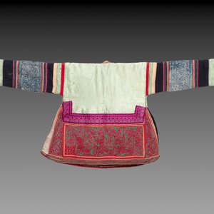 Three Chinese 'Miao' jackets and a pocket, 20th C. — photo 3