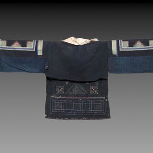 Three Chinese 'Miao' jackets and a pocket, 20th C. — photo 5