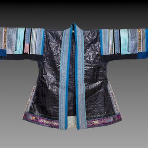 Three Chinese 'Miao' jackets and a pocket, 20th C. — photo 6