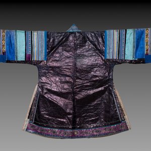 Three Chinese 'Miao' jackets and a pocket, 20th C. — photo 7