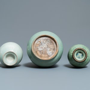 Three Chinese monochrome celadon vases, 19/20th C. — 照片 7