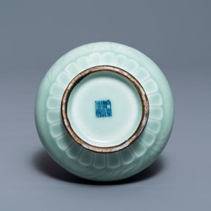 Three Chinese monochrome celadon vases, Yongzheng and Qianlong marks, 19/20th C. — photo 13