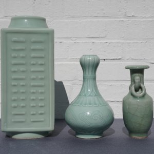 Three Chinese monochrome celadon vases, Yongzheng and Qianlong marks, 19/20th C. — photo 23