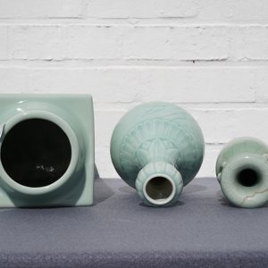 Three Chinese monochrome celadon vases, Yongzheng and Qianlong marks, 19/20th C. — photo 24
