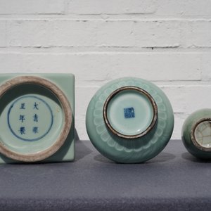 Three Chinese monochrome celadon vases, Yongzheng and Qianlong marks, 19/20th C. — photo 25