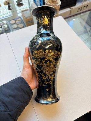 Three Chinese monochrome-glazed vases, Kangxi mark, 19/20th C. — photo 9