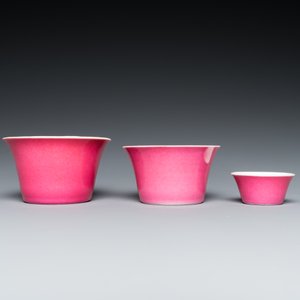 Three Chinese monochrome pink bowls, Qianlong mark, 19/20th C. — photo 5
