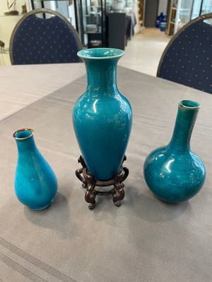 Three Chinese monochrome turquoise-glazed vases with two wooden stands, Kangxi and later — photo 1