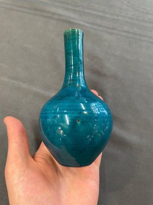 Three Chinese monochrome turquoise-glazed vases with two wooden stands, Kangxi and later — photo 13