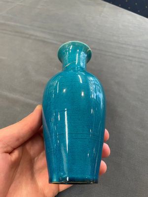 Three Chinese monochrome turquoise-glazed vases with two wooden stands, Kangxi and later — photo 2