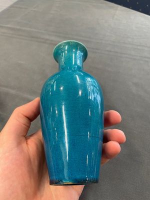 Three Chinese monochrome turquoise-glazed vases with two wooden stands, Kangxi and later — photo 3