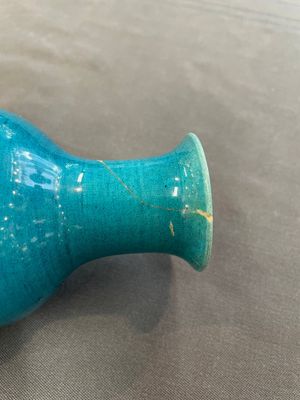 Three Chinese monochrome turquoise-glazed vases with two wooden stands, Kangxi and later — photo 4