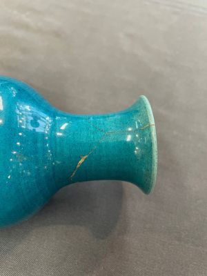 Three Chinese monochrome turquoise-glazed vases with two wooden stands, Kangxi and later — photo 5