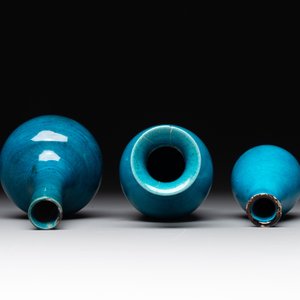 Three Chinese monochrome turquoise-glazed vases with two wooden stands, Kangxi and later — photo 3