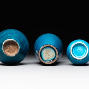 Three Chinese monochrome turquoise-glazed vases with two wooden stands, Kangxi and later — photo 4