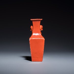 Three Chinese monochrome wares, one with a wooden stand — 照片 14